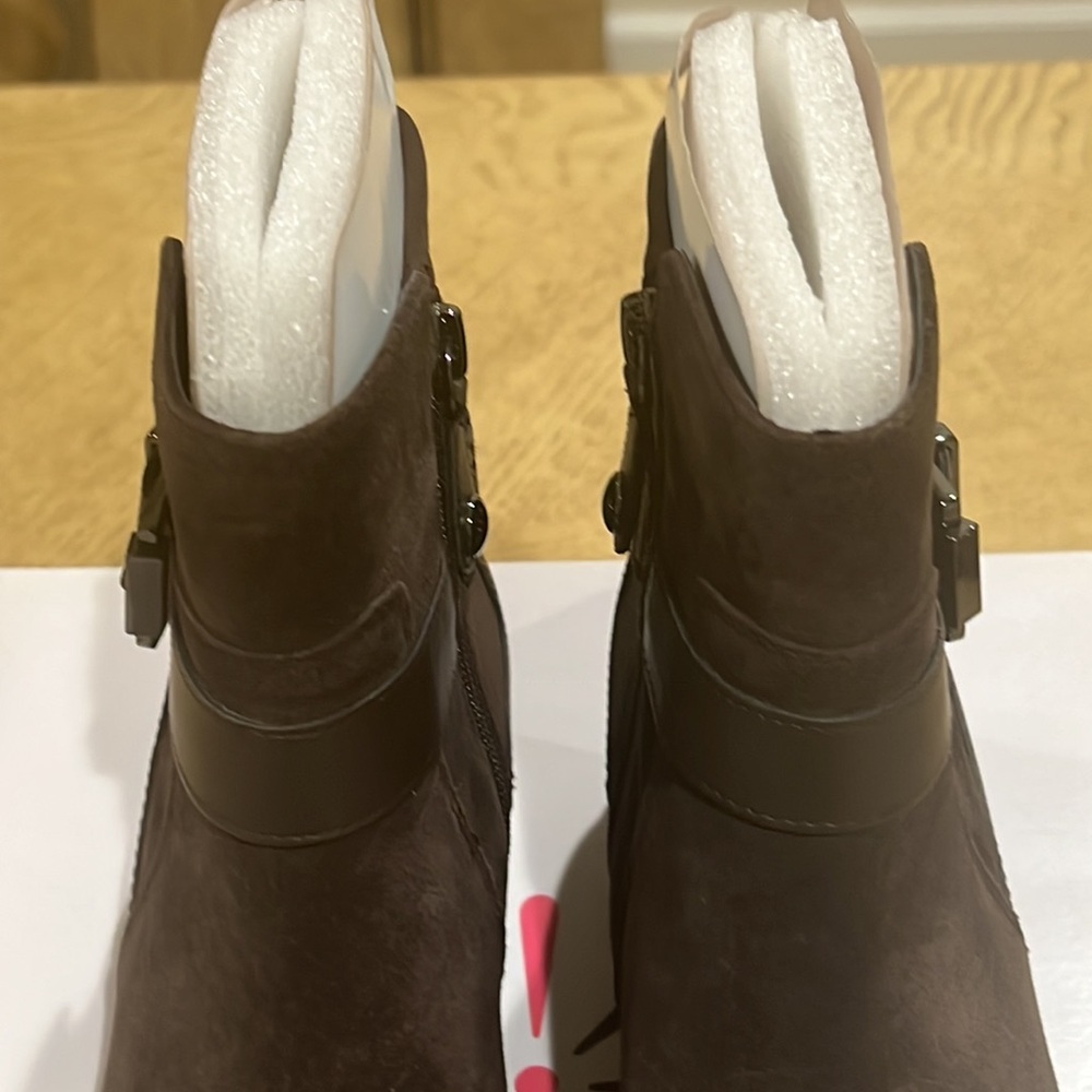 Isaac Mizrahi Ankle Boots - Picture 3 of 8